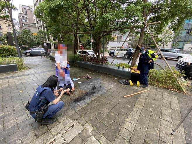 北市文山区21日下午发生当街砍人事件。（民眾提供／李文正台北传真）