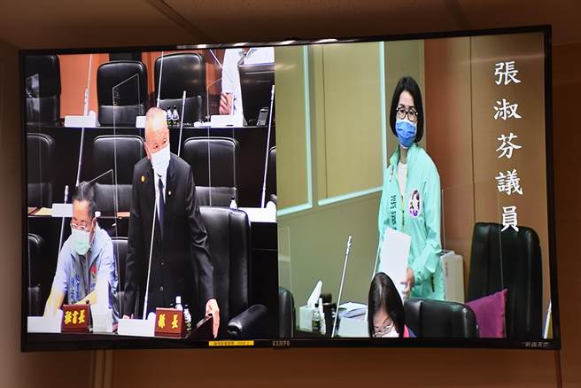 国民党县议员张淑芬以苗栗被网路酸成「苗栗国」县长徐耀昌未反击，是没魄力。（谢明俊摄）