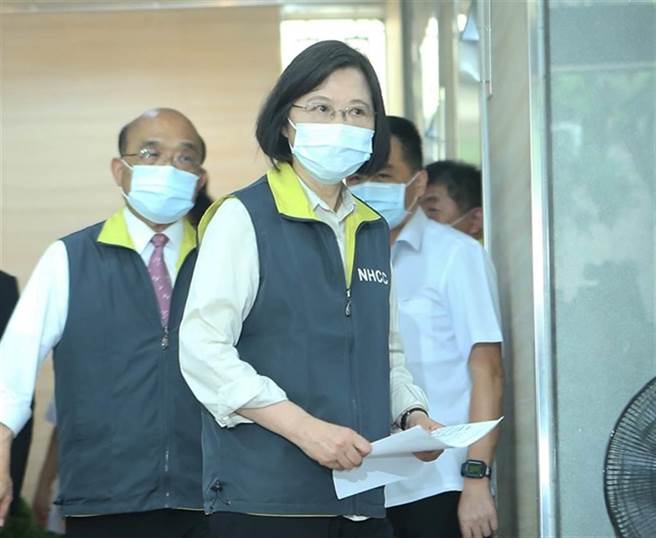 蔡英文總統今在臉書表示，1500萬劑BNT疫苗也預計會將12到18歲的未成年人，納入使用對象的範圍內，讓年輕人也可以打疫苗。（中時資料照／陳怡誠攝）