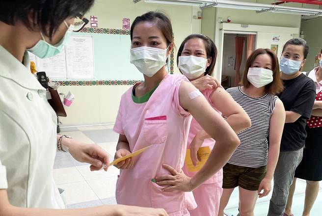 創世台東院的醫護、行政人員均已施打疫苗，對植物人增加一層保護力。（創世台東院提供／莊哲權台東傳真）