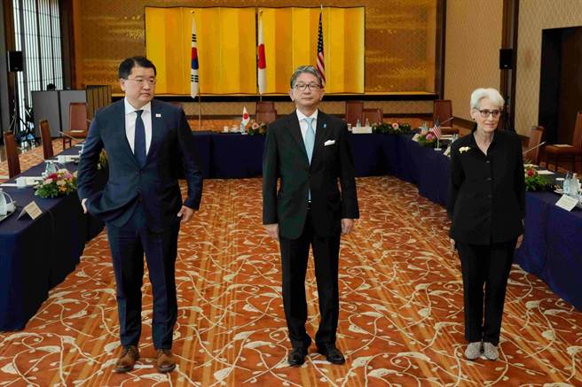 美日韩三方会议7月21日在东京举行。取自美联社