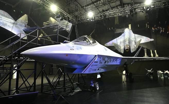 俄羅斯國營企業蘇愷（Sukhoi）展示第5代戰機原型。（克里姆林宮官網）