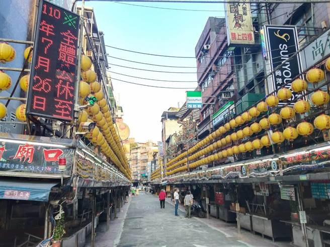 基隆市政府今天和夜市摊商开会，庙口夜市暂定于27日復市。（陈彩玲摄）