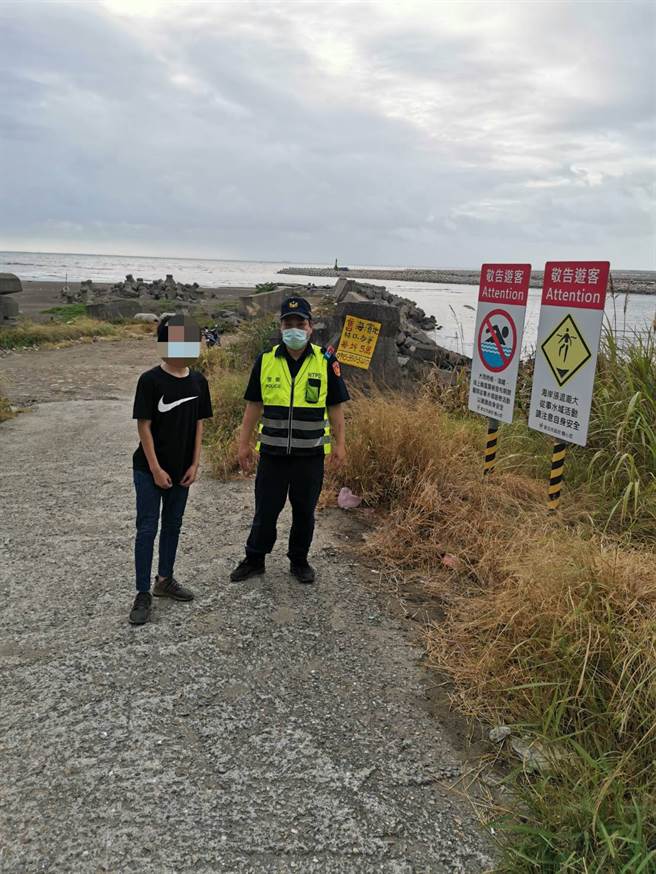 中颱烟花逐步逼近臺湾 ，林口警防颱与防疫并重提前部署。(苏育宣翻摄)