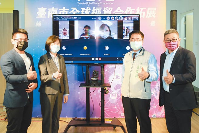 台南市長黃偉哲（右二）與外貿協會攜手辦理全球經貿合作拓展輔導補助計畫。（台南市政府提供／程炳璋台南傳真）