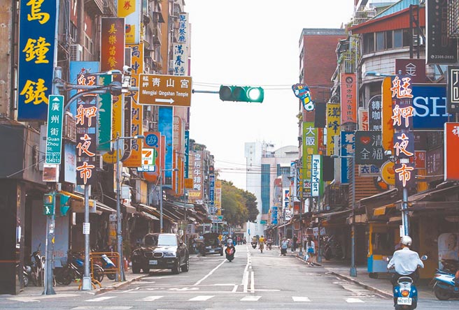 新冠肺炎疫情趨緩，萬華區的夜市有望在26日復業。（本報資料照片）