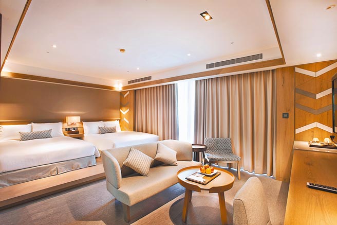 知本老爺酒店「豪華家庭套房」明亮寬敞。（知本老爺酒店提供）