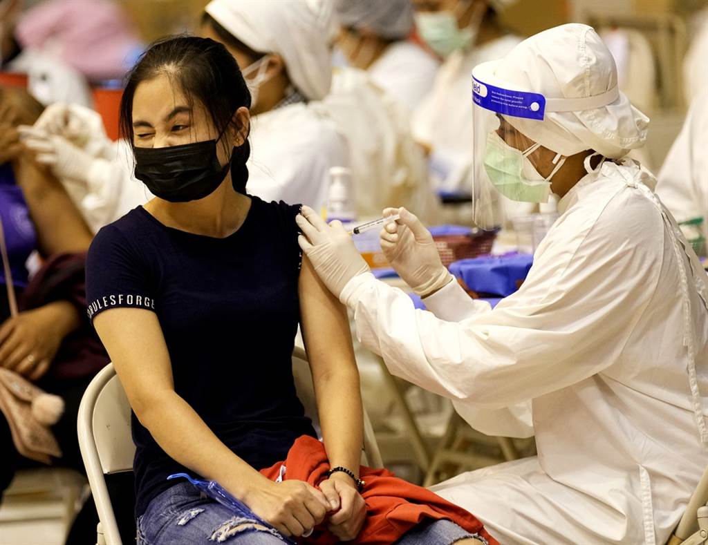 泰国21日传出首例混打疫苗后死亡的案例，一名39岁女老师先接种大陆科兴疫苗后，相隔3周再接种AZ疫苗，隔天死亡，目前当局还在釐清真正死因。（资料照／美联社）(photo:ChinaTimes)