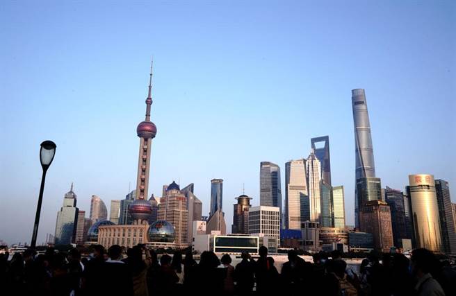 上海外滩景观。（摘自新华社）