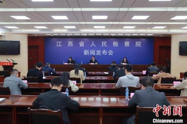 揪出校园之狼，江西检方处理不法纪录教职员工186人，图为江西省人民检察院之前记者会。（中新社）