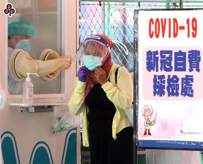 去年疫情以来，我国限制新进移工入国，导致国内缺工频传，也传出有部分厂商直接面试家庭看护工再透过三方合意转换来洗工（跨业转换）。（报系资料照）