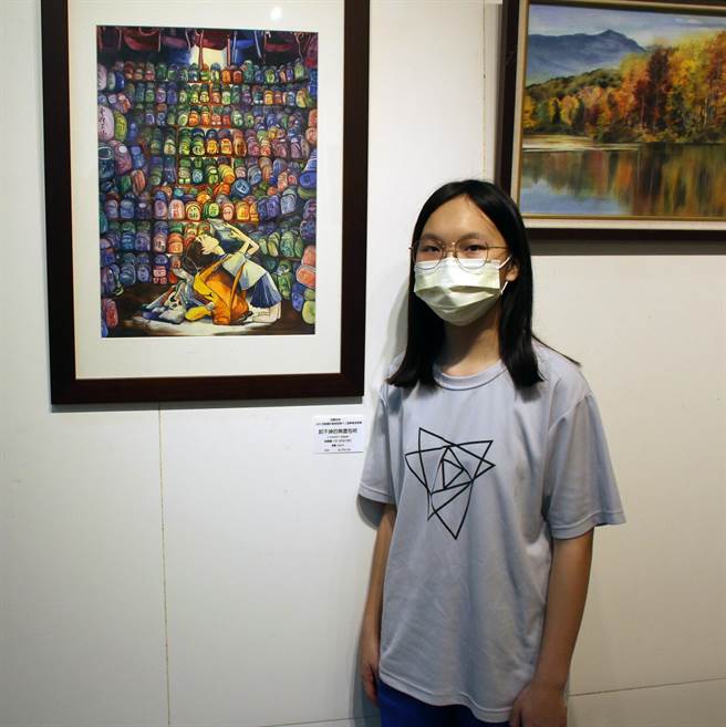 林晓慧的 《卸不掉的无尽包袱》描绘学生承受着升学压力的痛苦。（台中港区艺术中心提供／陈淑娥台中传真）