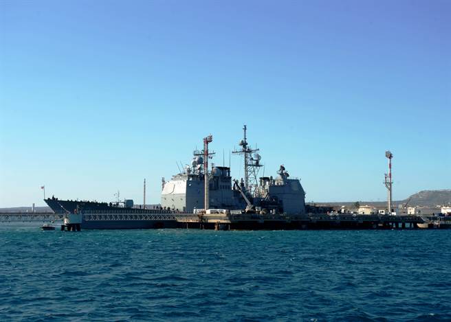 美海军军令部长证实，受限于预算紧缩，海军无法完成355舰队的目标，仅能将舰队规模控制在300艘左右。不过，在放弃投资部分不具效益的选项后，海军可以建造一支更有能力与杀伤力的舰队。图为海军将退役的维拉湾号。(图/DVIDS)