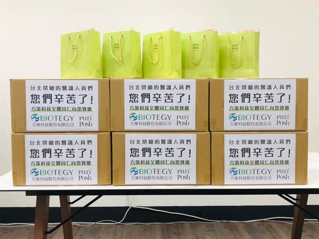 台北科技大学特聘教授方旭伟捐赠近千瓶抗菌洗髮精，提供亚东医院、台北荣总与双和医院，以行动表达对敬意与感谢之情。(方旭伟提供／李侑珊台北传真)