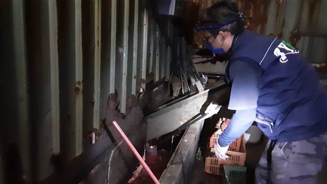 桃園市長鄭文燦21日宣布將制定「吹哨者條款」，並指出民眾或員工檢舉環保相關犯罪經查證屬實，均可獲檢舉獎勵金。（桃園環保局提供／蕭靈璽桃園傳真）