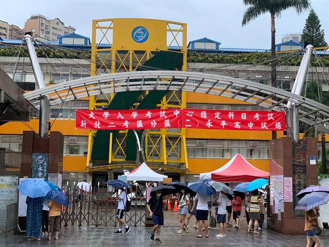 大学指定科目考试预计28至30日举行，27、28日开放考生查看考场。(新北市教育局提供)