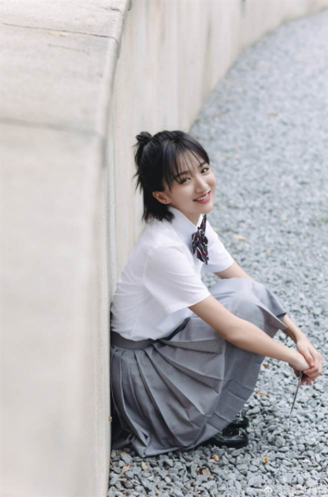 有不少網友發現許恩怡外貌和氣質都激似影后桂綸鎂。(圖/ 摘自許恩怡微博)