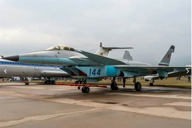 米格設計局的這款隱形艦載戰機設計體現了早年米格1.44技術驗證機（圖）的特點，將米格1.44技術驗證機的下腹進氣道改為兩側進氣、並採用內置彈艙。（圖／環球時報）
