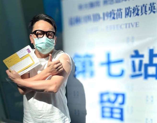 命理師詹惟中表示，昨(21)日打完AZ疫苗後，今(22)日一早起床，下面竟出現已經10年沒有的驚人反應。(圖/截自詹惟中臉書)