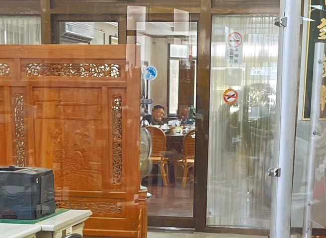 雲林縣北港鎮公所替代役男蔡桓庚檢舉里長在公所抽菸，反遭提報記過懲處。（蔡桓庚提供／張朝欣雲林傳真）（吸菸有害健康）