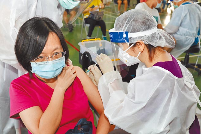 嘉义县第3期疫苗接种意愿登记共8万2449人，为全力拚接种率，嘉义县已规画开设118场接种时段应战。（嘉义县政府提供／吕妍庭嘉义传真）