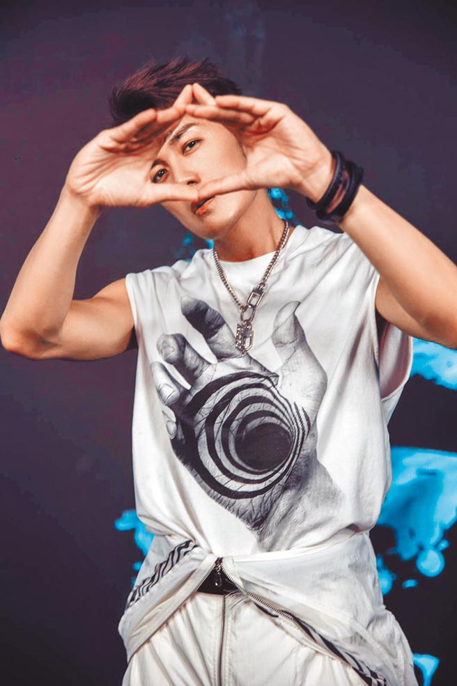 吳克群近來參與大陸說唱音樂綜藝節目，引起話題。（何樂音樂提供）