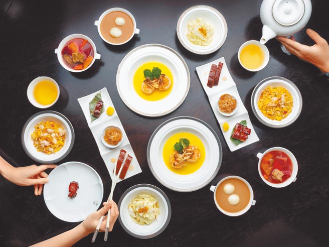 榮獲米其林1星的雅閣中餐廳推出6道式精選雙人套餐，其中有招牌雅閣叉燒皇等美饌。（台北文華東方酒店提供）