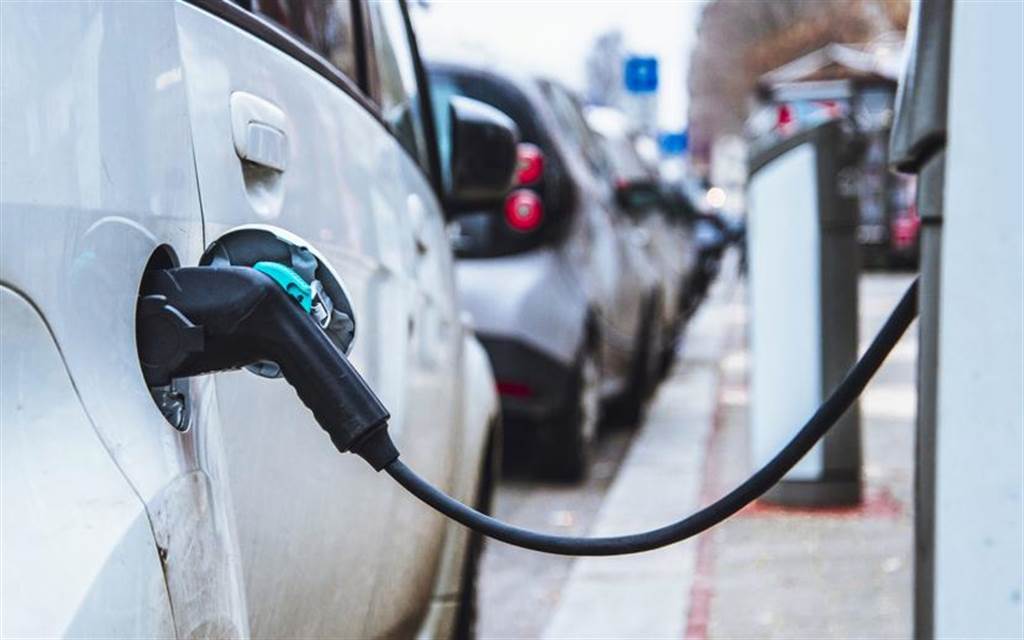 電動車到底多環保？最新研究指出整個生命週期碳排放量可比燃油車低 69%