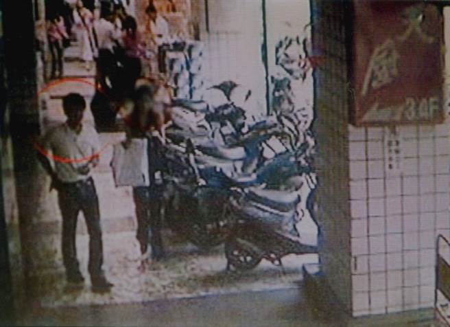 女子失踪前曾和一名陌生男子攀谈。