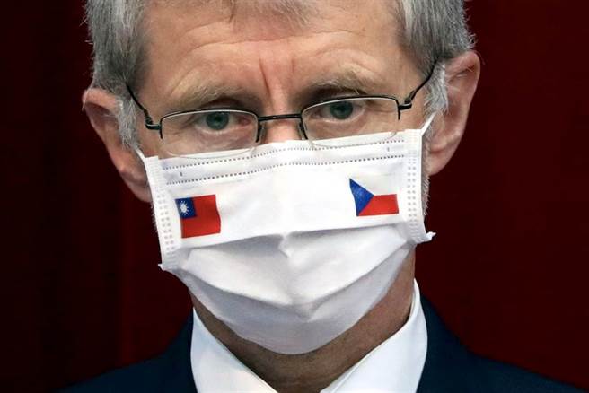 2020年曾访台的维特齐，22日在推特上表示捷克政府打算于26日讨论赠送台湾新冠疫苗。(图/路透社)