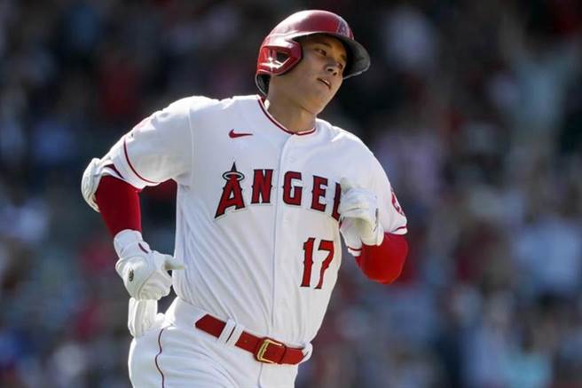 天使队大谷翔平明星赛签名球衣破拍卖纪录。(图/美联社)