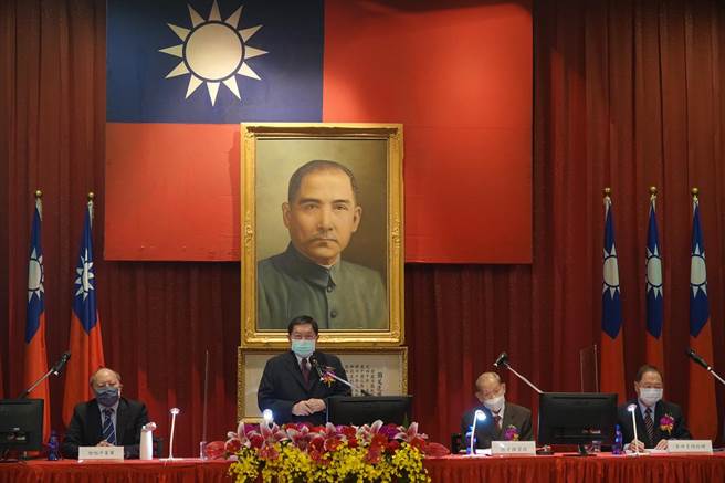 亚泥董事长徐旭东强调，亚泥全力推动ESG，将传统的水泥业转型成绿色产业，深具投资价值。(亚泥提供)