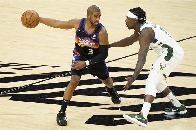 保罗接下来的选择，将会牵动NBA下季战力版图。(美联社资料照)