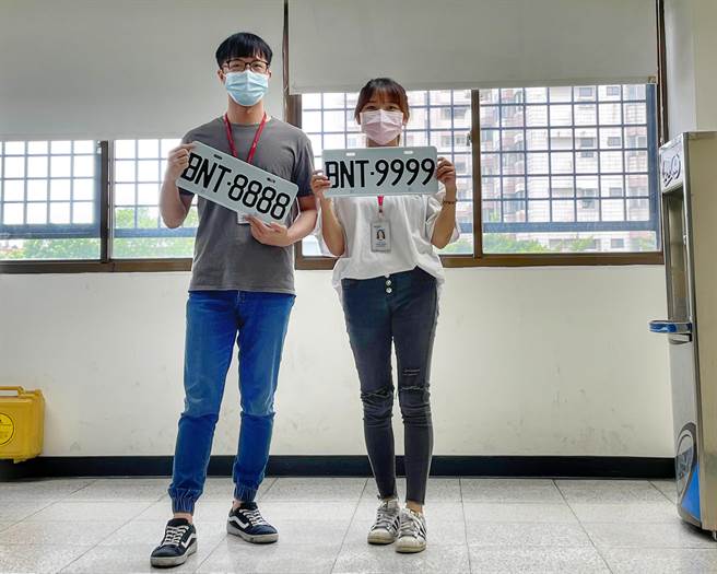 桃园监理站欲办理自用小客（货）车字轨「BNT」等车牌标售。（桃园监理站提供）