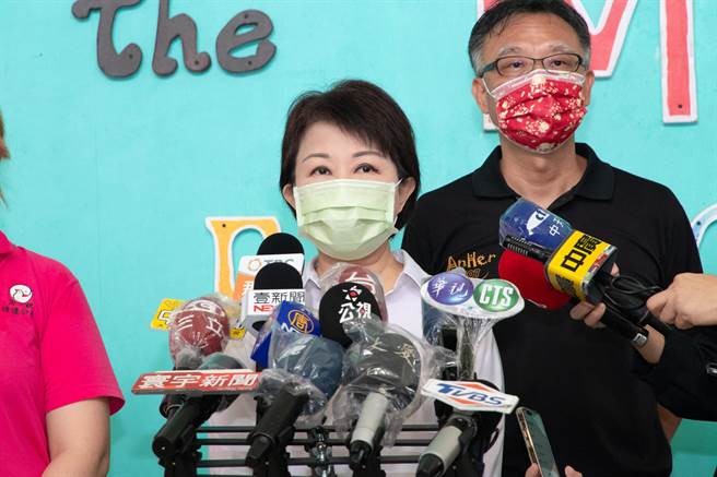 台中市长卢秀燕表示，旅馆作为居家检疫替代所，若无法做好防疫清洁及落实环境卫生，不排除取消该旅馆作为居家检疫替代所的资格。（卢金足摄）