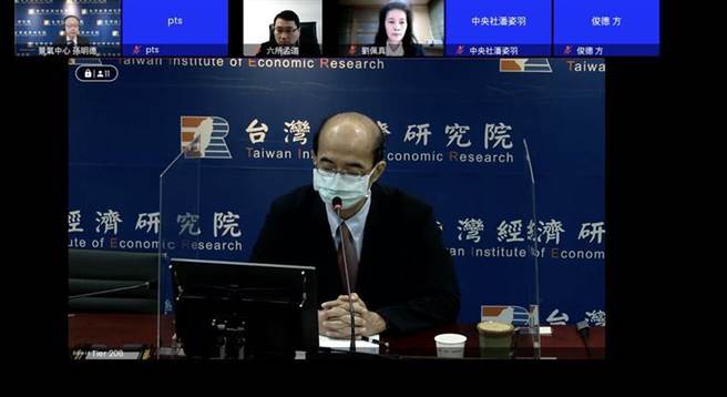 台湾经济研究院长张建一 23 日主持国内总体经济预测暨景气动向调查报告视讯会议。（图/陈碧芬）