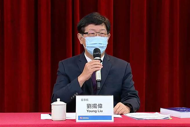 鴻海23日召開股東常會，由董事長劉揚偉主持。（林資傑攝）