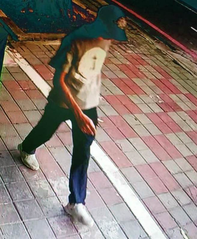 邱姓男子疑因积欠债务前往台南市南区新义邮局意图行抢。（读者提供／洪荣志台南传真）