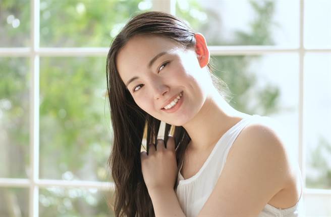 在感情中，摩羯座、巨蟹座、双鱼座、双子座的女性总能从各方面轻易收服伴侣，非常深得人心。（图／Shutterstock）