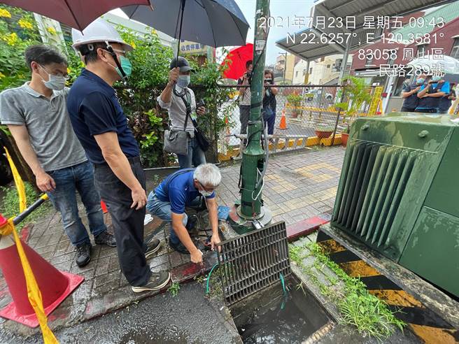 市府23日再度邀請第三方公正電機技師公會南區辦公處，會同台電公司鳳山區營業處至現場進行鑑定，但漏電原因迄今仍查不出。（高市新聞局提供／袁庭堯高雄傳真）