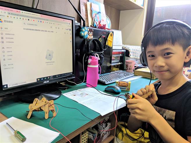 义学国小翁右伦参加三民高中职探中心「超电力霸犇」线上育乐营（教育局提供／戴上容新北传真）