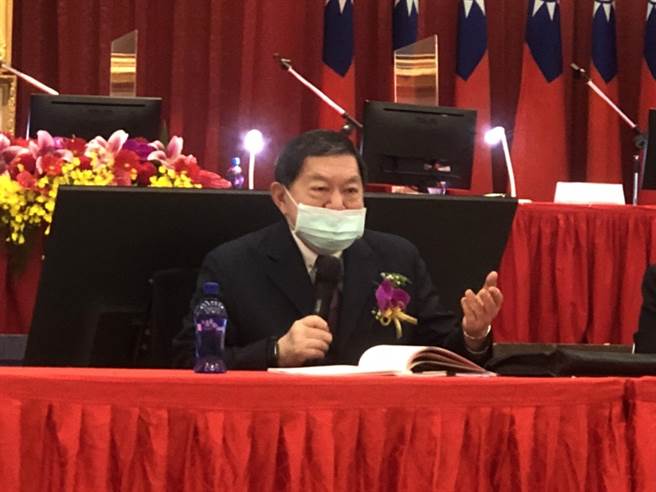 面对中国大陆推动碳权交易机制，亚泥董事长徐旭东表示，这是他们的管理工具，开始执行后就是要(企业)多花钱。(王玉树摄)