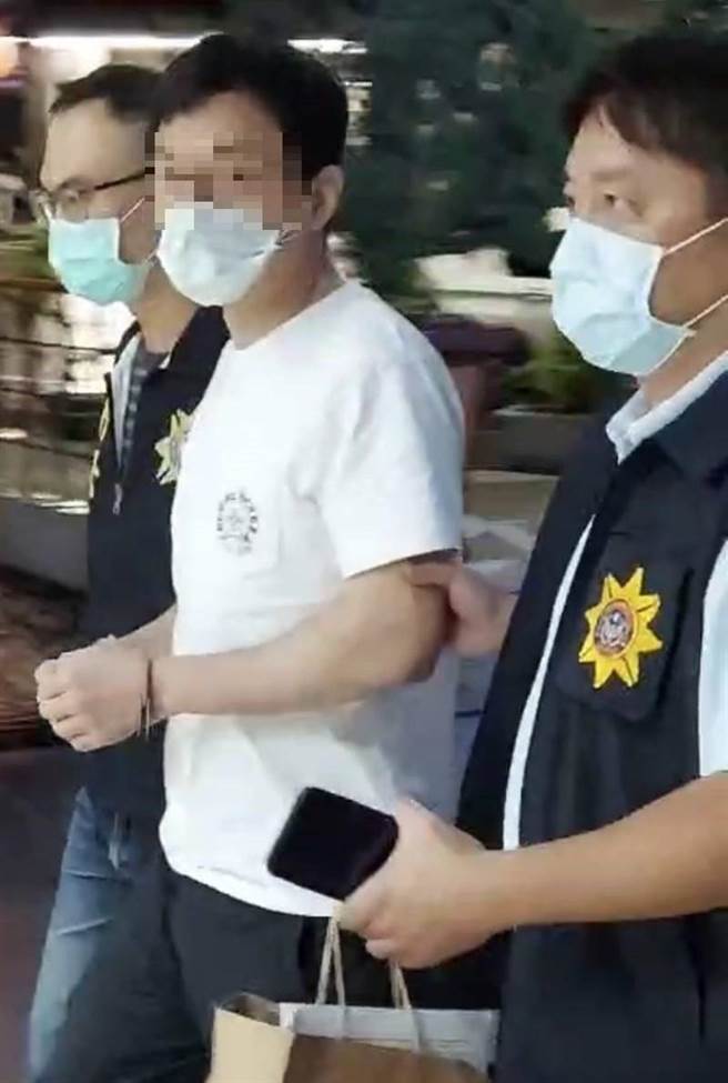 华西街帮与头北厝、万国帮被称为「艋舺三大帮派」，2009年警方扫荡华西街帮后，51岁的杨钦彦(中)在隔年接手打理帮务，成为华西街帮角头；高市刑大指出，杨钦彦与45岁高雄林园养殖业者王男合伙，要金门的陈姓船东载运10箱鳗苗到大陆。(翻摄照片／刘宥廷高雄传真)