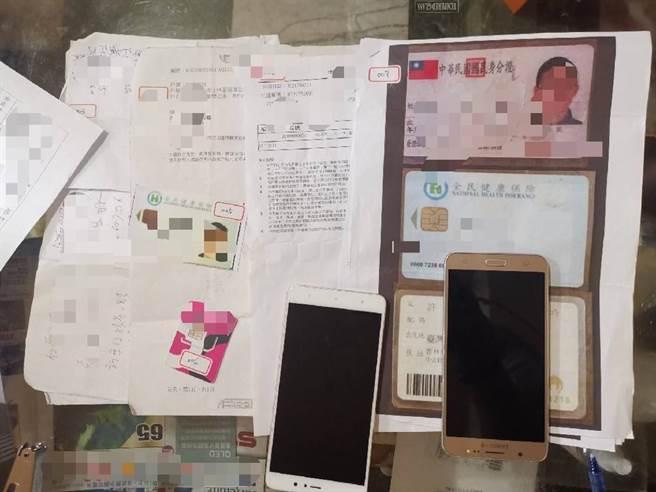 警方查扣到手机、SIM卡、云端硬碟等赃证物。（翻摄照片／林郁平台北传真）