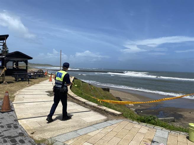 「烟花」颱風進逼！淡水警加強防颱整備宣導（淡水警提供／戴上容新北傳真）