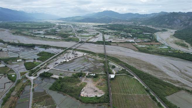 因應台東縣焚化爐重啟年底試運轉作業，台東縣環境保護局有意將飛灰放置於鹿野鄉垃圾掩埋場，引起反對聲浪。（民眾提供／蔡旻妤台東傳真）
