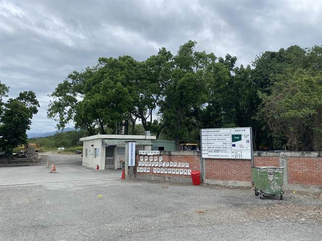 因應台東縣焚化爐重啟年底試運轉作業，台東縣環境保護局有意將飛灰放置於鹿野鄉垃圾掩埋場，引起反對聲浪。（民眾提供／蔡旻妤台東傳真）