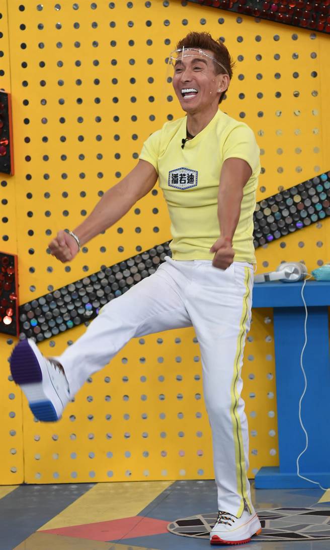 「有氧天王」潘若迪运动细胞好，玩游戏一点都难不倒他。（华视提供）