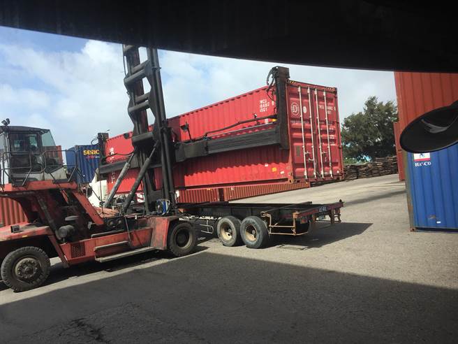 台中市直辖市汽车货柜货运公会表示，有司机扬言无法打到疫苗，不排除串联全国货柜货运司机罢工。（台中市直辖市汽车货柜货运公会提供／卢金足台中传真）