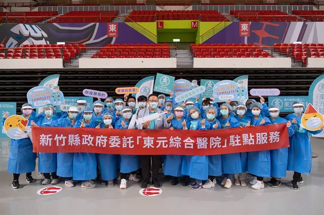 東元綜合醫院集結醫護人力，前往大型疫苗接種站服務。（院方提供）